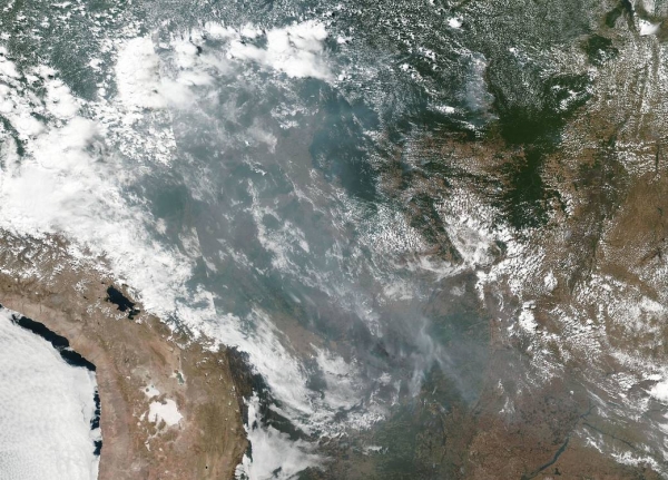 수오미 NPP 위성이 찍은 아마존 산불. 짙은 연기가 브라질 전역을 휘감고 있다.[사진=NASA]