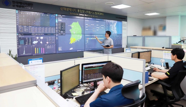 한국에너지공단이 구축한 신재생에너지 통합모니터링시스템(REMS) 관리센터. [사진=한국에너지공단]