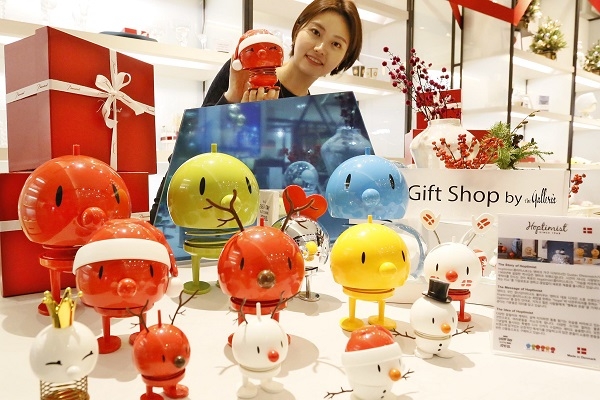 갤러리아 명품관이 크리스마스를 맞이해 덴마크 국민 장난감 브랜드 “홉티미스트”를 선보인다.