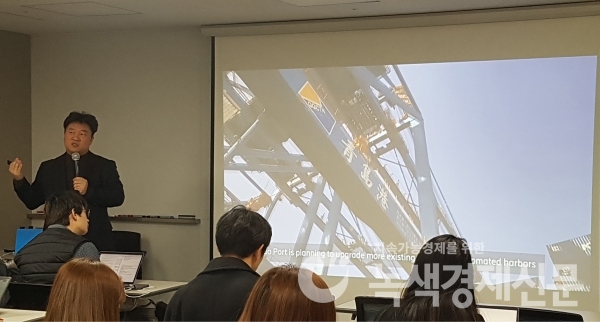 강지훈 에릭슨엘지 수석컨설턴트(팀장)이 6일 서울 을지로 시그니처타워에서 열린 기자간담회에서 5G B2B 사업에 대해 설명하고 있다. [정두용 기자]