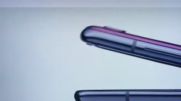 삼성전자가 미국 최대 영화 시상식 아카데미 중계 중 낸 갤럭시Z플립 광고의 한 장면. [유튜브 캡처]