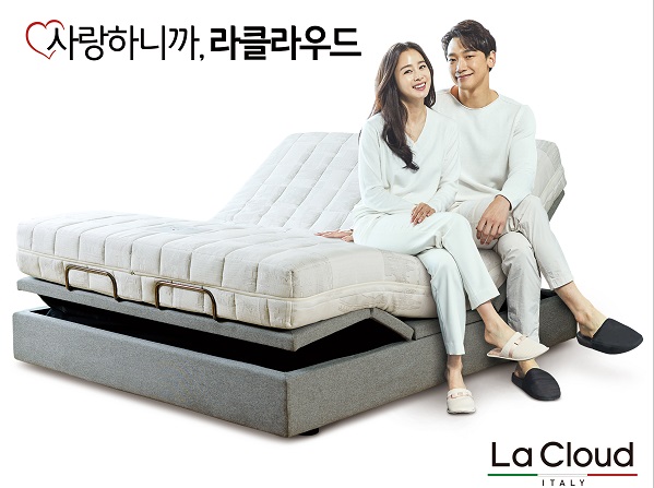 바디프랜드가 비(정지훈)와 김태희 부부를 모델로 앞세워 이태리 천연 라텍스 침대 ‘라클라우드(La Cloud)’ 마케팅을 펼친다.