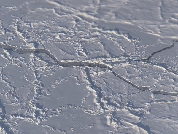 아이스샛-2 위성을 이용하면 북극 바다 얼음 두께와 얼음 위의 눈 깊이 등을 측정할 수 있다. [사진=NASA/Jeremy Harbeck]