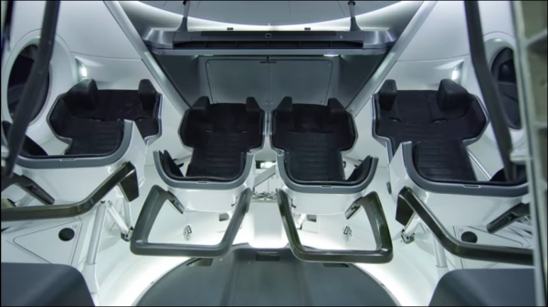 스페이스X 크류드래곤(Crew Dragon) 유인우주선 실내. 4인석으로 디자인됐다. Image: SpaceX