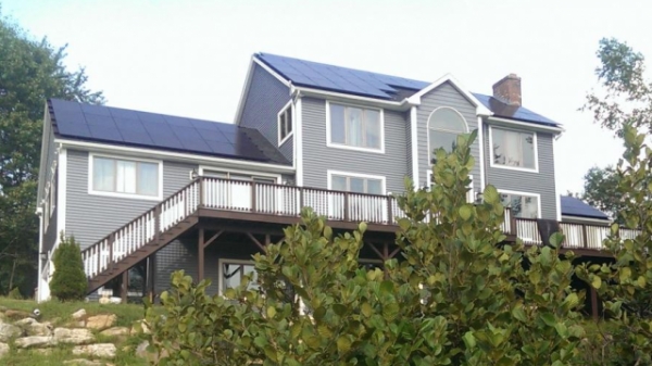 미국 뉴햄프셔(New Hampshire)주 주택에 설치된 한화큐셀 태양광 모듈. [사진=한화큐셀]
