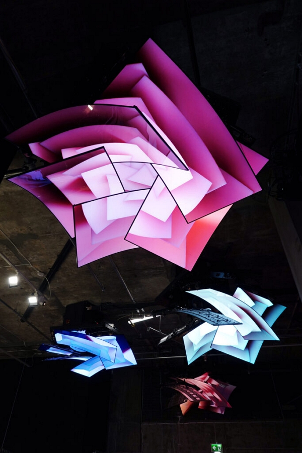 영국 아트갤러리 180 스튜디오 미디어아트 전시회에 설치된 LG전자의 OLED 디스플레이. [사진=LG전자]