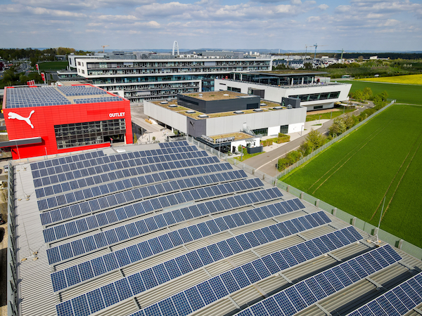 독일의 스포츠 기어 제조기업인 푸마의 태양광 에너지 집적 시설. 푸마는 BoF 선정 2022년 30대 패션업계 지속가능한 기업 지표의 최우수 기업으로 평가됐다. Photo: BusinessWire