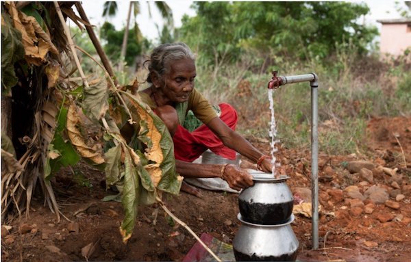 펩시콜라 재단은 세계수자원원조 기관과 협력해 물이 부족한 제3세계 농촌 지역에 깨끗한 물 인프라 구축 프로젝트를 실시해오고 있다. 사진 출처: WaterAid