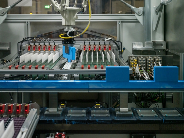 BMW 그룹, 독일 라이프치히 공장에서 배터리 모듈 생산을 위한 셀 코팅 라인 가동 개시. [사진=BMW코리아]