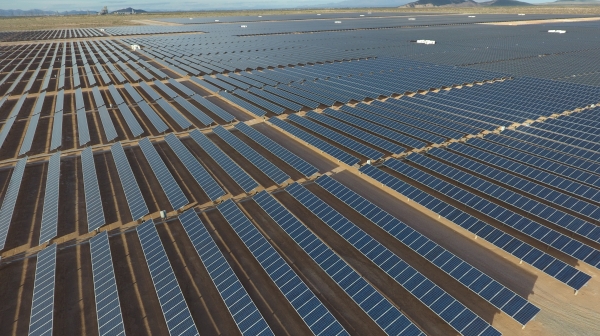 [사진]미국 애리조나주에 설치된 HD현대에너지솔루션의 태양광 모듈의 모습 (1)
