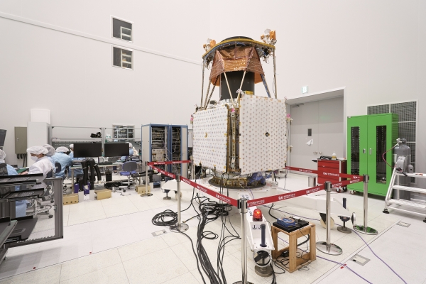 KAI 우주센터에서 차세대중형위성 2호가 개발되고 있다[사진=KAI]