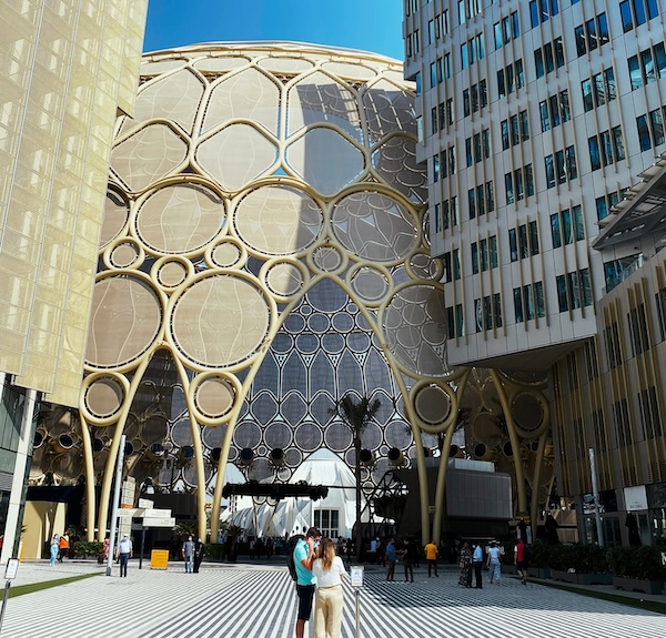 제28회 COP28 행사가 열리고 있는 두바이의 엑스포 시티(Expo City) 블루존 구역.  Photo: Ahmed Babiker=Unsplash