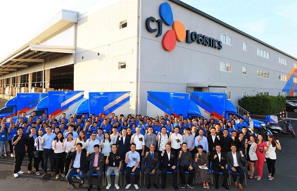 CJ대한통운은 지난 28일 태국 방나(Bangna) 지역에서 한국의 최첨단 택배 분류장치를 도입한 중앙물류센터 ‘CJ대한통운 스마트 허브 방나(CJ Logistics Smart Hub Bangna)’ 오프닝 세리머니를 개최했다.