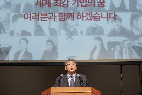 한샘은 2일 서울 마포구 한샘 상암사옥에서 강승수 신임 대표이사 회장의 취임식을 열었다.