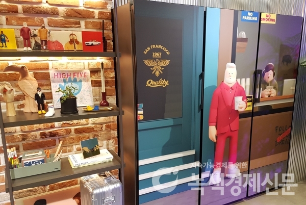 서울 삼성 디지털프라자 강남본점 라이프스타일 쇼룸 ‘#프로젝트 프리즘’에 비치된 비스포크 냉장고 모습. [정두용 기자 ]
