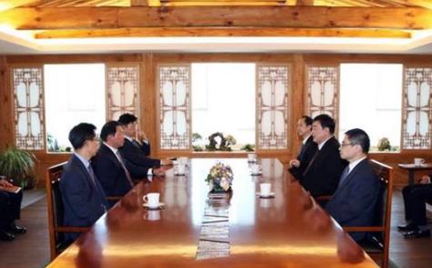 최태원 회장(왼쪽서 두번째)과 싱하이밍 중국 대사(오른쪽서 두번째 회동 [주한중국대사관 홈페이지 캡처, 연합뉴스]