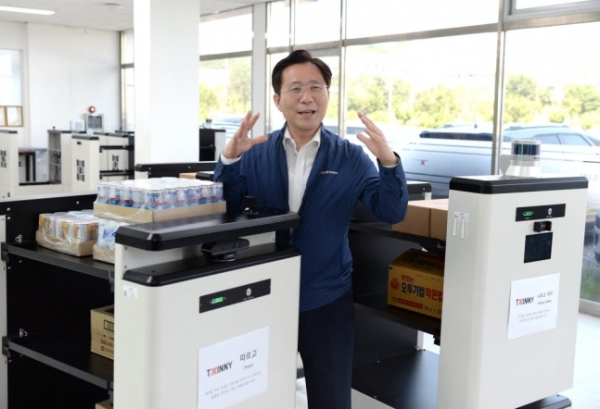 성윤모 산업통상자원부 장관은 대전 소재 물류로봇 제조업체 트위니를 방문해 업계 애로사항을 청취했다.
