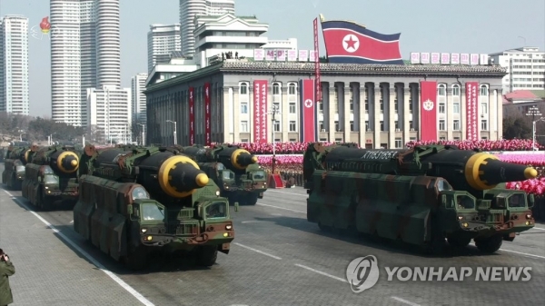 북한이 열병식에서 선보인 바 있는 대륙간 탄도미사일 화성-15형. [사진=연합뉴스]