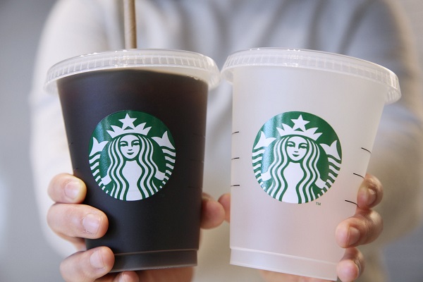 스타벅스가 2025년까지 전국 매장의 일회용컵을 리유저블컵으로 대체한다. [사진=스타벅스]