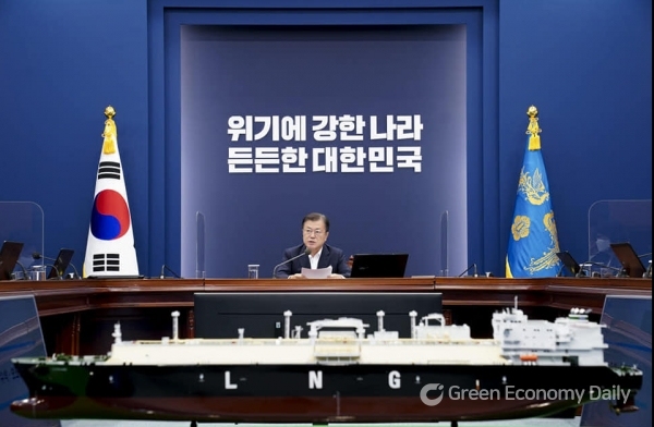 문재인 대통령이 지난 9일 K-조선 상생 협력 선포식에서 연설하는 모습 [사진=박수현 수석 SNS 갈무리]