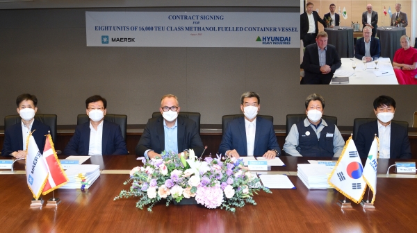 한국조선해양, 머스크 관계자들이 메탄올 추진선 발주계약을 체결하는 모습 [사진=한국조선해양]