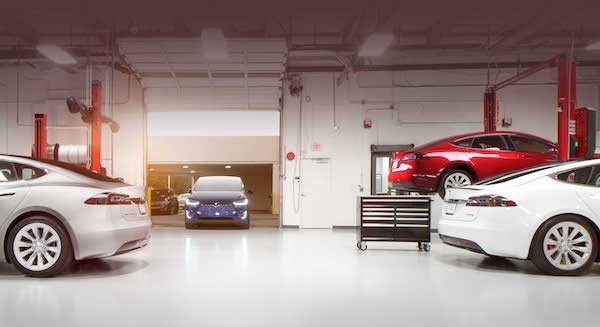 전기차 수리 및 정비업은 매년 급속한 성장세에 있다. 미국에서는 2022년부터 GM은 테슬라와 제휴를 맺고 GM 대리점에서 테슬라 전기차 정비 및 수리 서비스를 제공한다. Courtesy: Tesla