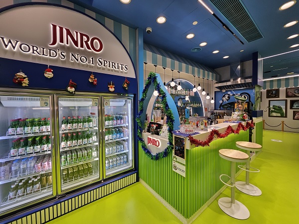 진로(JINRO)의 홍콩 팝업스토어 ‘진로 테마 스토어(JINRO THEME STORE)’ 내부.[사진=하이트진로]